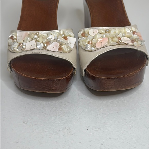Stuart Weitzman Wood Sole Cream Shells Beads Y2K Beach Resortwear Spain Sandals - Picture 8 of 11